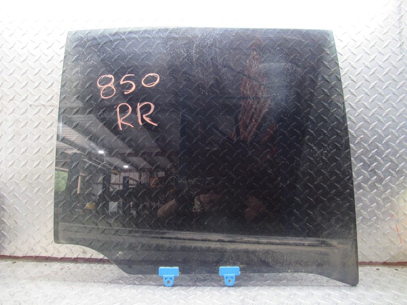 04-10 INFINITI QX56/ 04-15 ARMADA RIGHT PASSENGER REAR DOOR GLASS