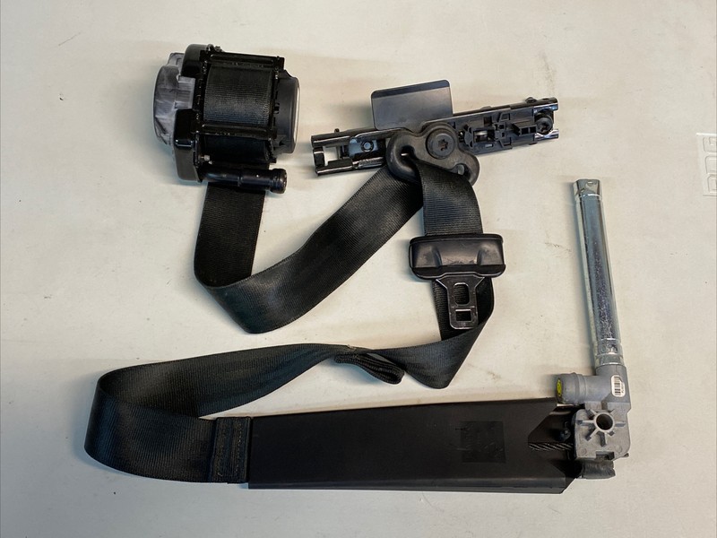 2013-2016 Escape Front Left Driver Seat Belt Seatbelt Retractor Pretensioner