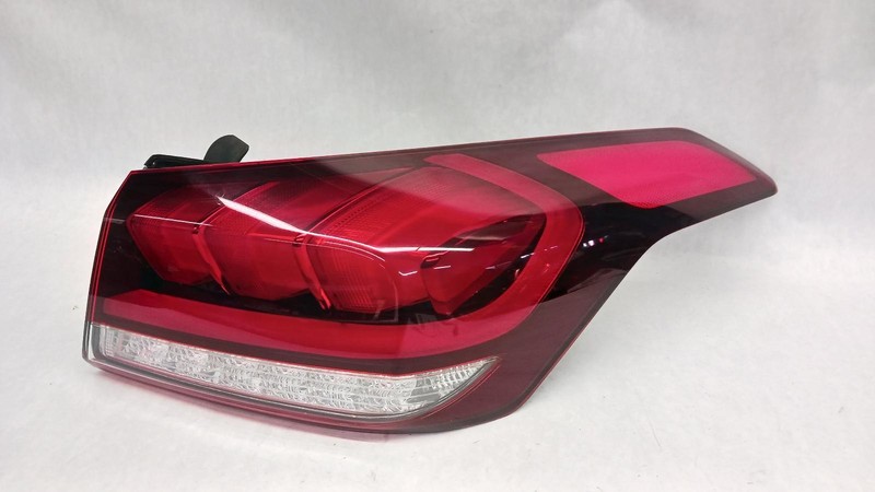 18-'20 GENESIS G80 Right passenger outer Taillight w/o smoked lens OEM Grade A!