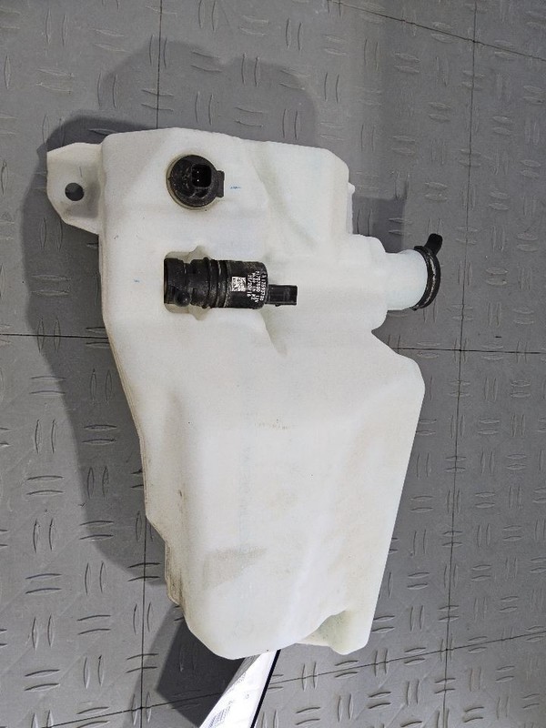 Wash Reservoir Fits 20-23 SILVERADO 2500 PICKUP 3548649