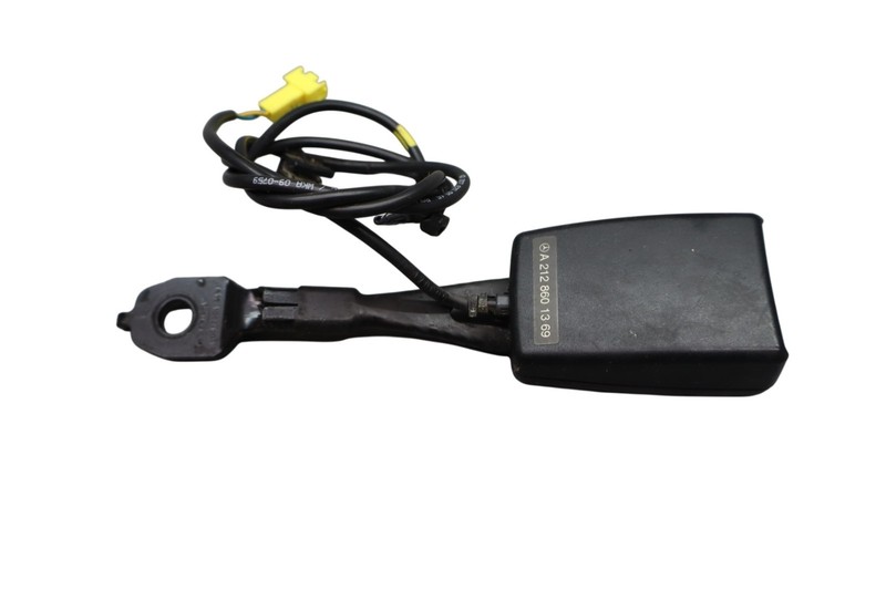 10-16 Mercedes W212 E350 E400 E550 Front Right Side Seat Belt Buckle Black OEM