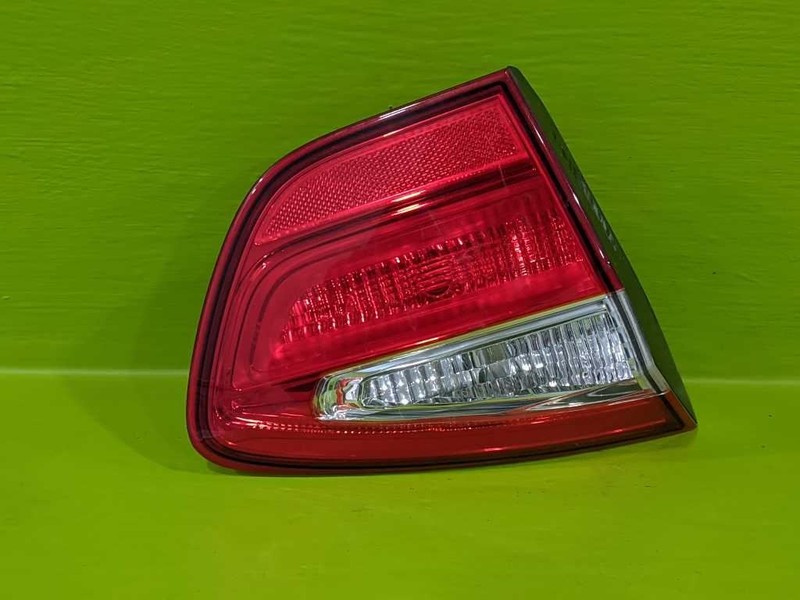 12 13 14 15 16 17 RIO HTBK DRIVER LEFT LID TAILLIGHT LAMP OEM 3835-30