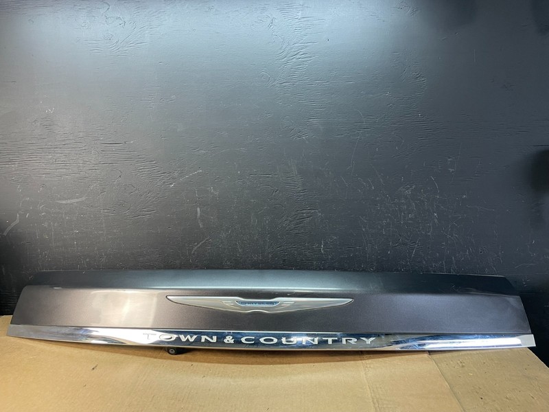 2011 to 2016 Chrysler Town & Country Tailgate Trim w/ Camera Panel OEM ac5053 DG