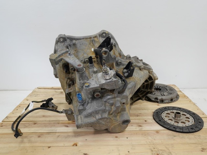 13-17 Nissan Juke Nismo RS FWD 1.6L M/T Manual Transmission Assembly OEM 189K