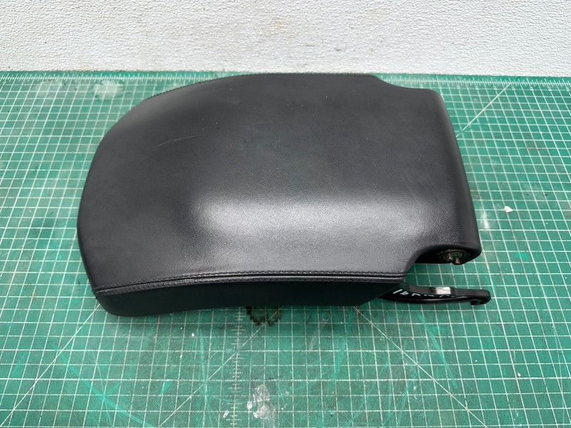13-22 Range Rover L405 FRONT CENTER CONSOLE ARMREST LID Black OEM