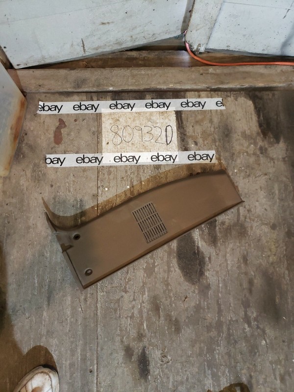 1990 Nissan PathfinderPillar Trim Right Hand 76905-01G00 OEM