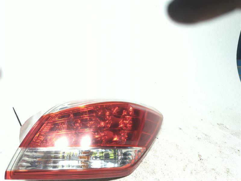 2012 Nissan Murano Right Tail Light Assembly Grey OEM 162614 169k Miles