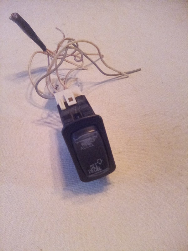 Mack 82378929 Cruise Control Switch W/Connector