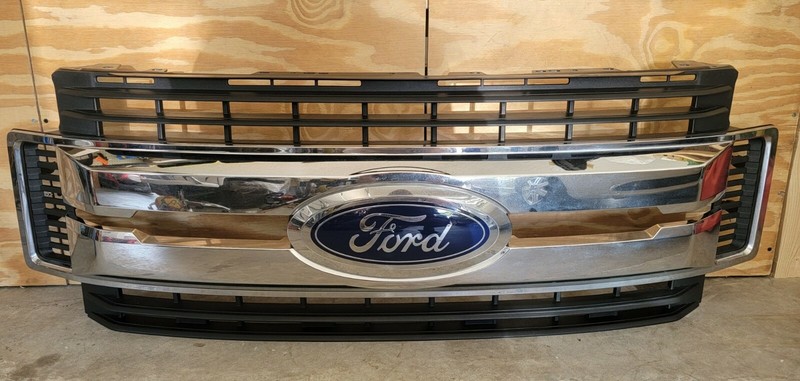 2017 2018 2019 Ford F-250 F-350 Front Bumper Grille W/ Emblem HC3B-8A164-BLW OEM