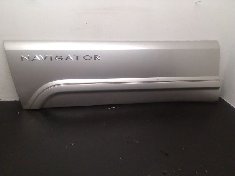 03-06 Lincoln Navigator Front Left Driver Door Molding Silver OEM 2L747820207ALW