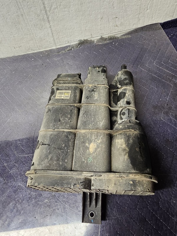 2015-2019 Hyundai Sonata Fuel Vapor Evaporator Emission Canister 31420-C2500 OEM