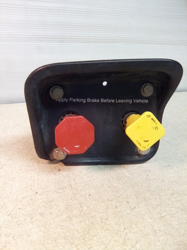 Bendix 5002693 Parking Brake & Trailer Valve