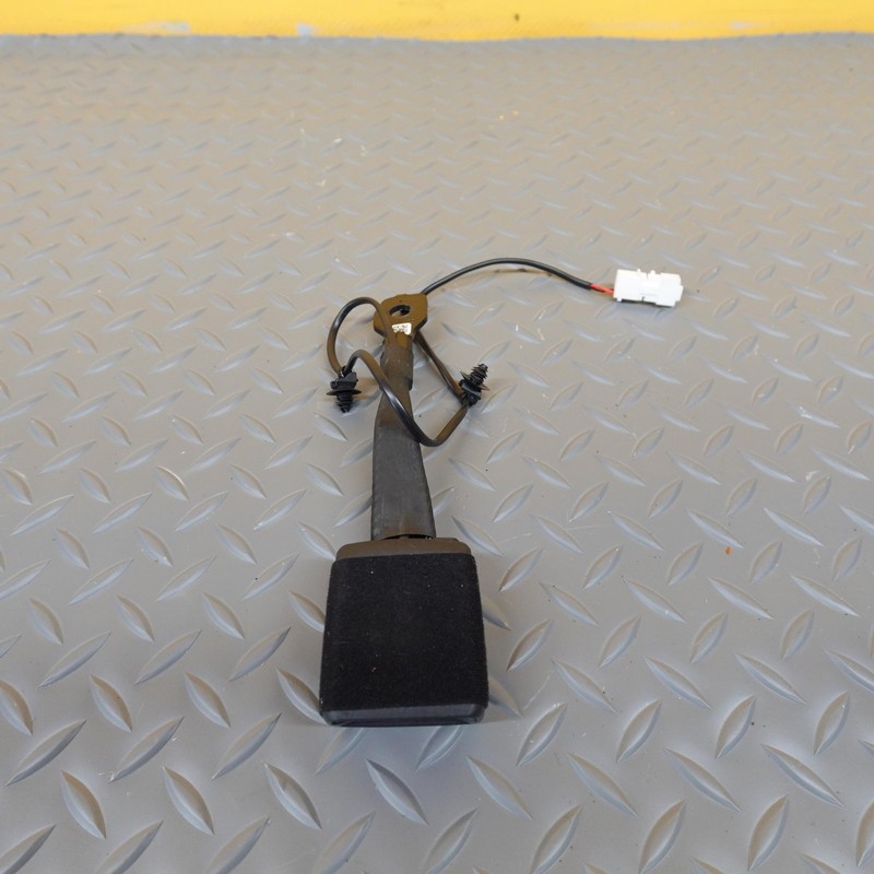 2023-2026 BMW X2 X1 228i U10 U11 F74 FRONT LEFT SIDE SEAT BUCKLE OEM 52109493485