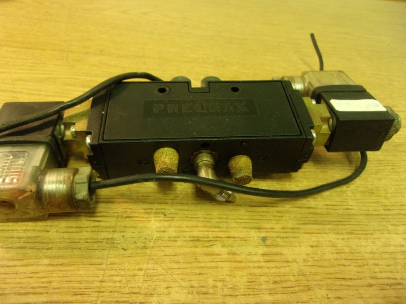 Pneumax 828.52.3.9.M2 5/2 Way Pneumatic Solenoid Directional Valve G 1/8" 24VDC