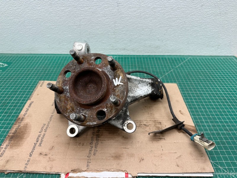 84-96 Chevy Corvette C4 FRONT LEFT DRIVER SIDE SPINDLE KNUCKLE W/ HUB OEM