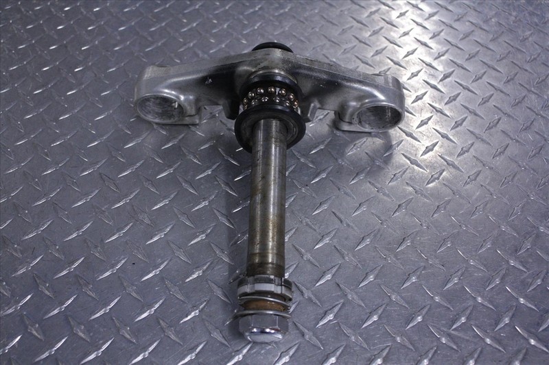 00 YAMAHA YZF 600 R LOWER TRIPLE TREE CLAMP WITH STEERING STEM OEM YZF600R