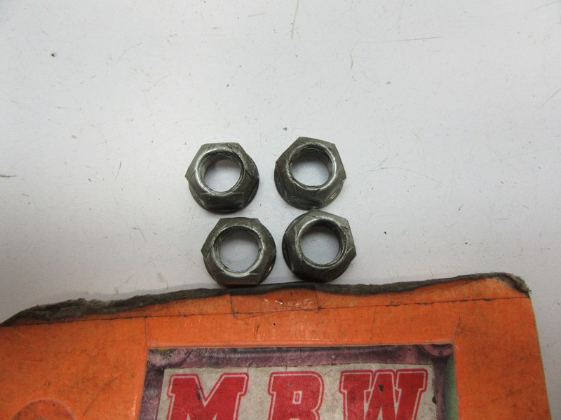 SET OF 4 NUTS TORQUE CONVERTER TO AUTOMATIC TRANSMISSION 2.3L ENGINE FLYWHEEL AT