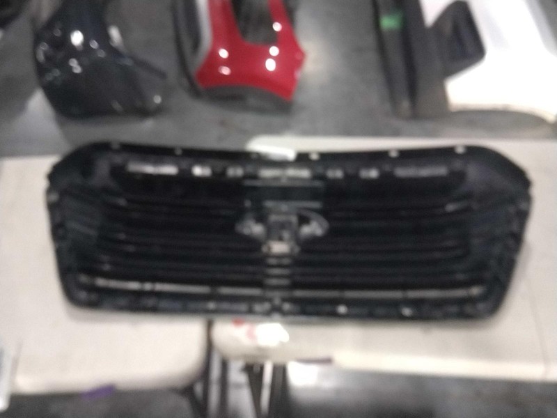 2019 Subaru Ascent Grille OEM White Used 91121XC00A 4DR SUV 72000 Miles