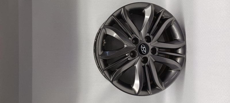 14-'15 HYUNDAI TUCSON Wheel 17x6-1/2, alloy 15 spoke OEM Grade B
