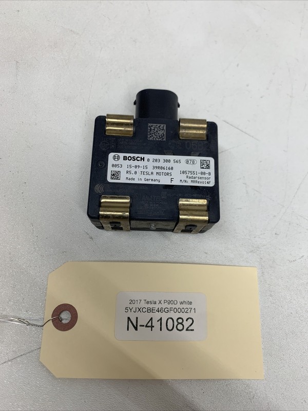 2017 TESLA MODEL X BOSCH RADAR SENSOR MODULE 1057551-00-B 41082 B61