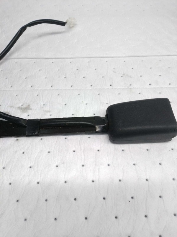 2015 Nissan Juke OEM White Seat Belt Buckle 95k Miles - Genuine Used Part