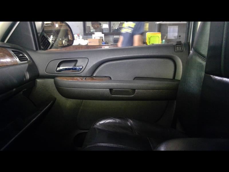 2007 Suburban Tahoe Passenger Right Front Door Trim Panel 1381186