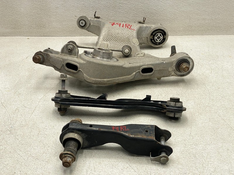 2017-2020 JAGUAR F-PACE REAR RIGHT PASSENGER SIDE CONTROL ARM SET OEM LOT791
