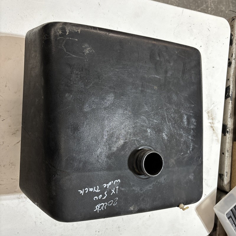 2007 Polaris Indy 20” Wide Track L/C 500 Snowmobile Fuel Gas Tank Good