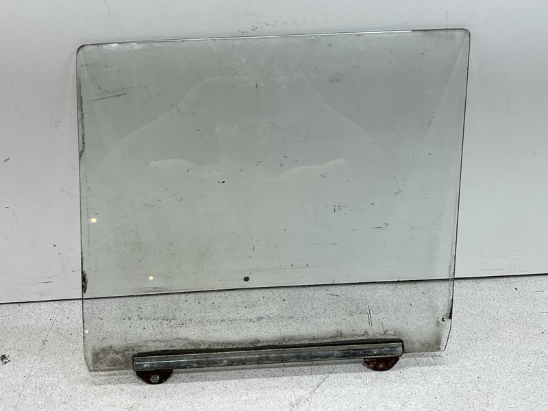 1967 Mercedes Benz W110 Fintail Front Right Passenger Side Door Glass Window W