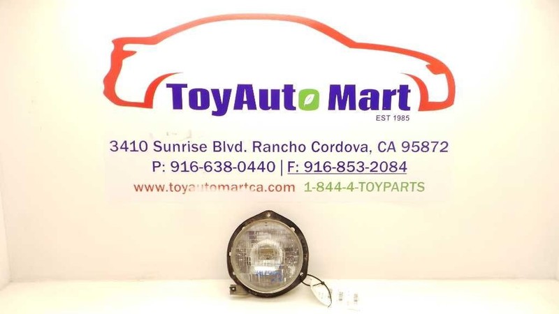 79-81 TOYOTA PICKUP DRIVER SIDE FRONT LEFT HEADLIGHT ASSEMBLY