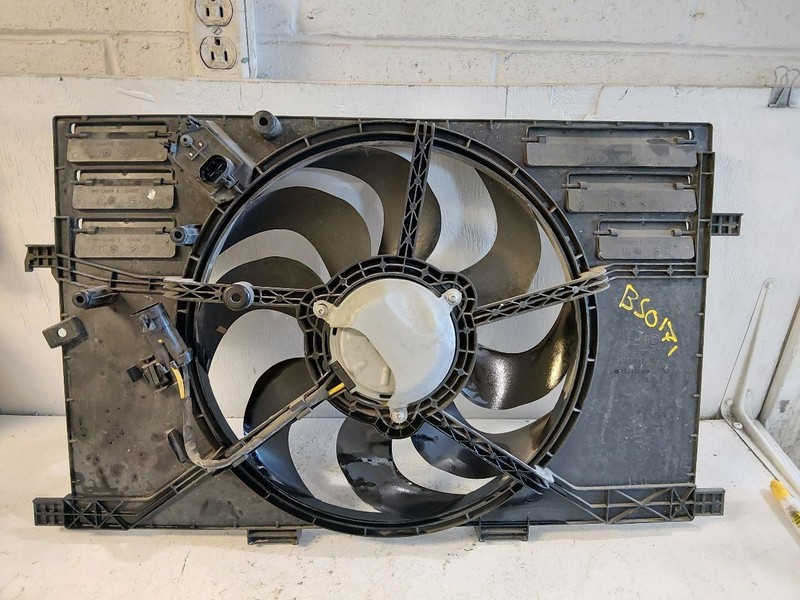 2017-2018 Jeep Renegade Radiator Motor Fan Assembly 2.4L AT w/AC from 09/24/16