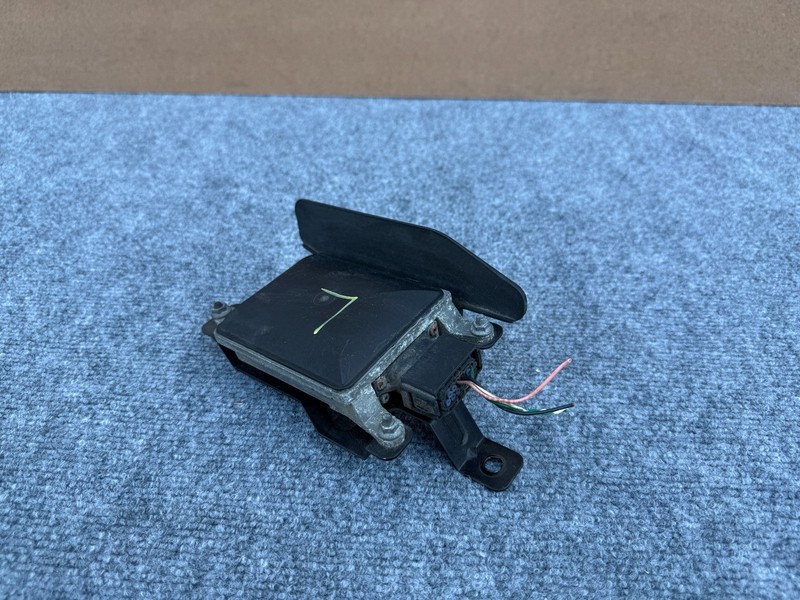 HYUNDAI GENESIS SEDAN & G80 2015-2020 OEM LEFT DRIVER BLIND SPOT UNIT W/ BRACKET