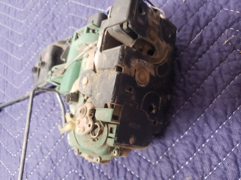 1999-2005 VOLKWAGEN JETTA FRONT LEFT DOOR LATCH LOCK ACTUATOR 3B1837015AK