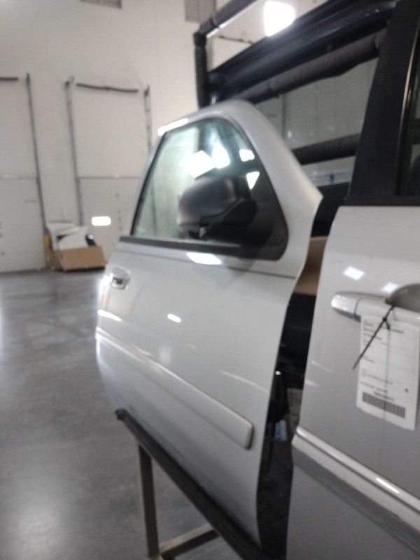 2009 Chevrolet Trailblazer Front Right Door Silver 91000 Miles Used Part 175714