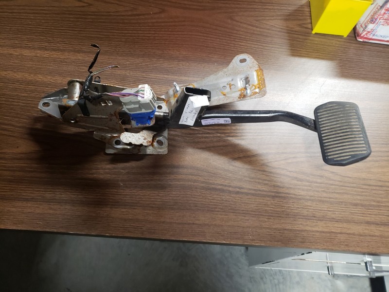 2013-2016 FORD ESCAPE SE STOP BRAKE FOOT PEDAL PAD W/ BRACKET SUPPORT OEM