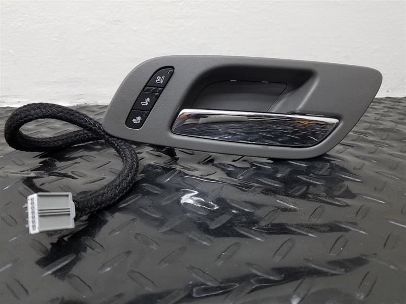 09-14 Chevrolet Suburban Front Right Passenger Inner Door Handle OEM 22855622
