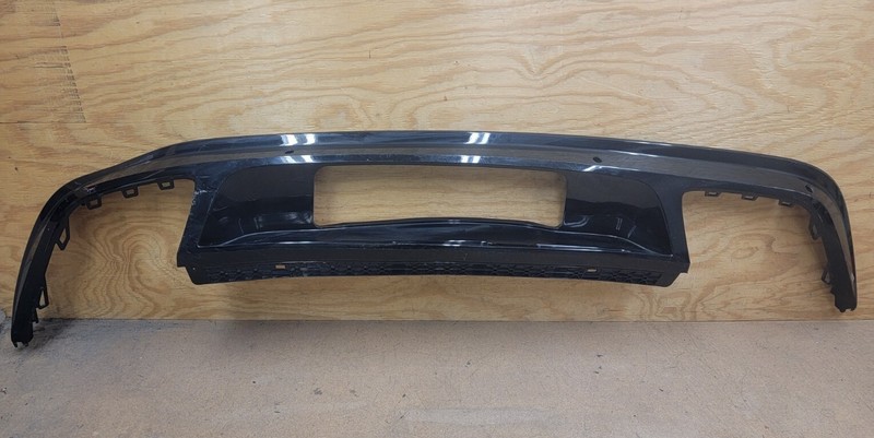 2018 - 2020 VOLKSWAGEN TIGUAN Rear Bumper Diffuser Lower Valance 5NN807568D OEM