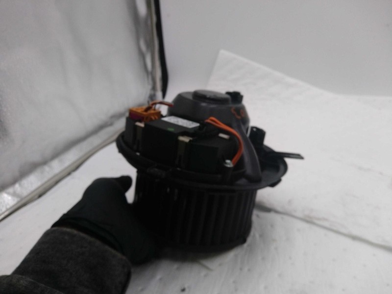 2016 Volkswagen Passat HVAC Blower Motor OEM 561820015E Red 148k Miles