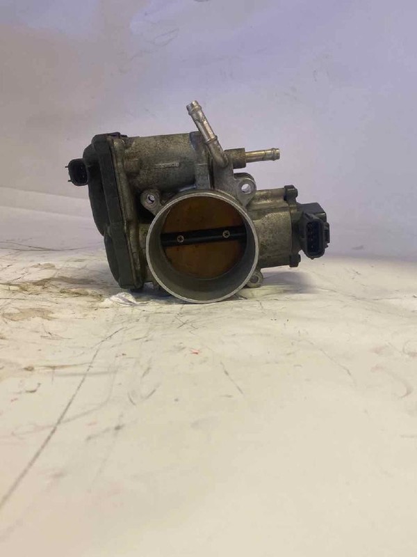 Throttle Body/valve Assy LEXUS ES300 02 03