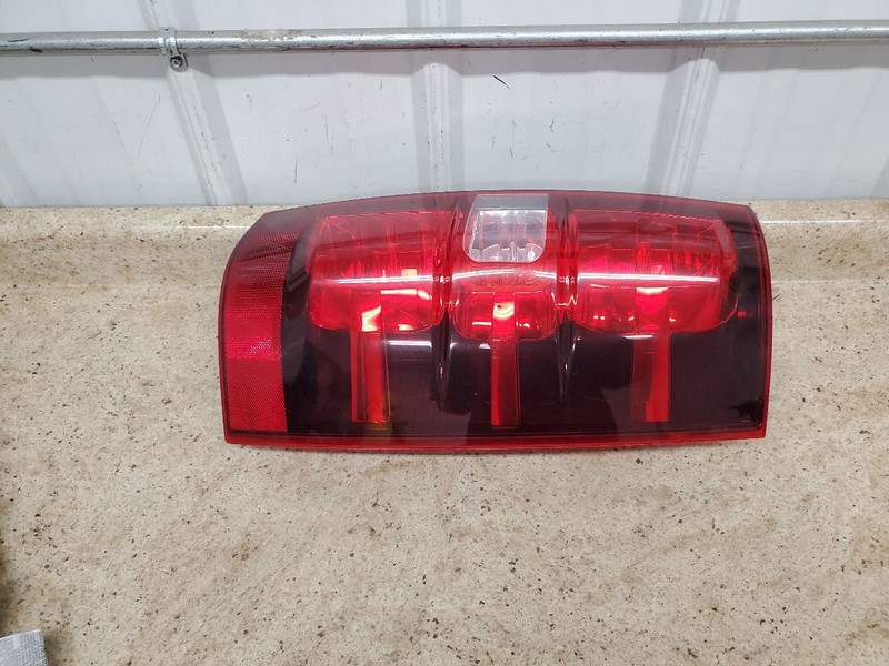 Passenger Right Tail Light Fits 07-14 SUBURBAN 1500 306114