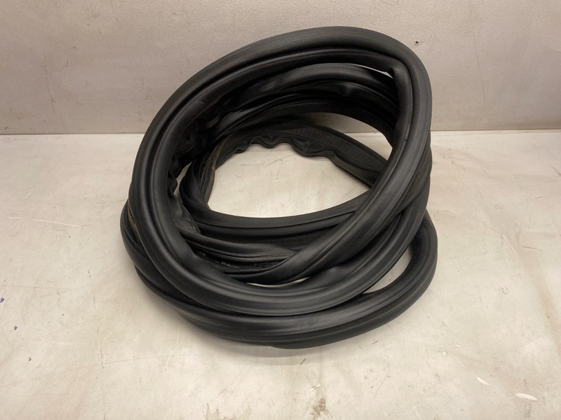 2013-2017 BUICK ENCLAVE REAR HATCH TAILGATE BODY MNT WEATHER SEAL RUBBER OEM