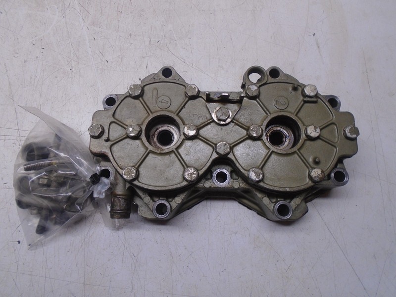 B4 Johnson Evinrude Port Cylinder Head & Cover & Hardware 0317850 0318333