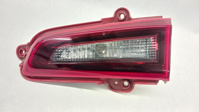 20-'24 KIA TELLURIDE Right passenger inner Taillight incandescent OEM Grade A!