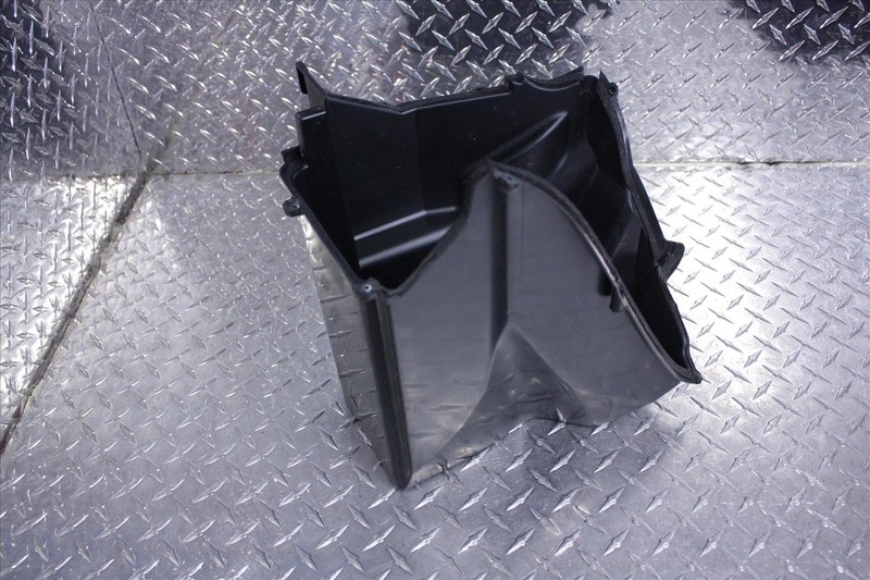 2005 YAMAHA YP 400 MAJESTY COMPARTMENT STORAGE BOX HOLDER 5RU-28314 YP400 05