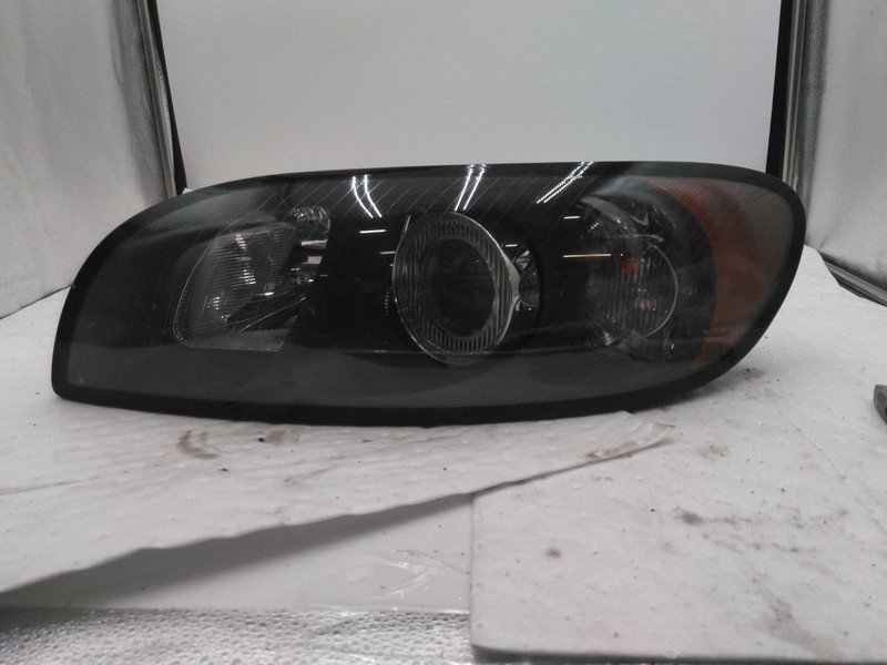 2010 VOLVO 70 Series Left Headlight Assembly Black OEM 61148, 113K Miles