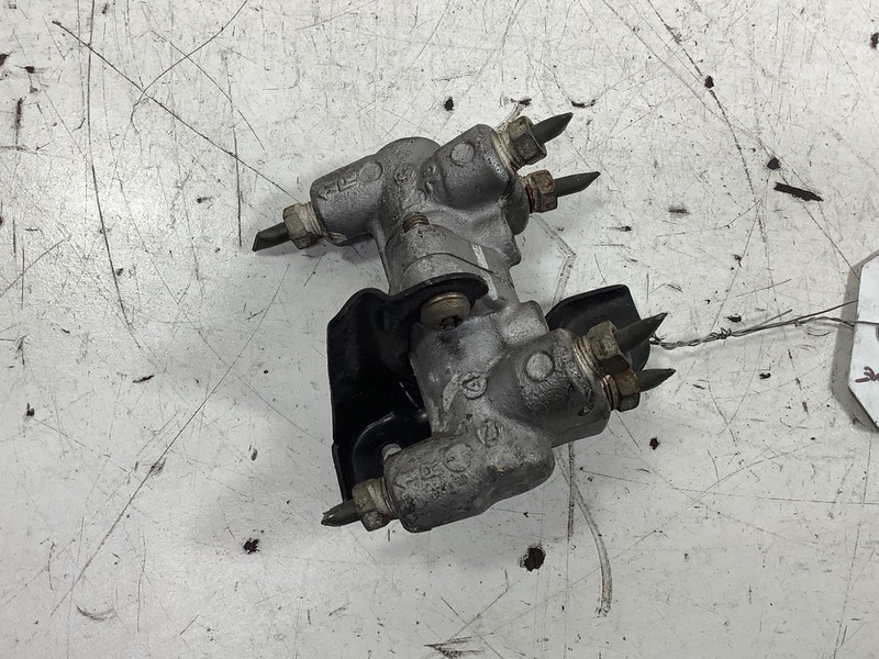 94-97 Honda Accord DX,LX Brake Proportioning valve OEM