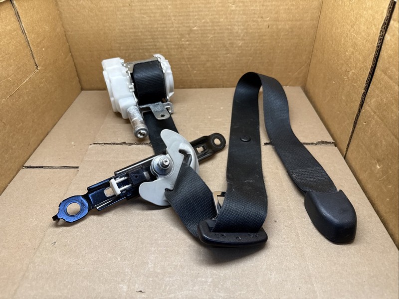 2014-2019 Toyota Corolla Front Left Driver Side Seat Belt Seatbelt Retractor