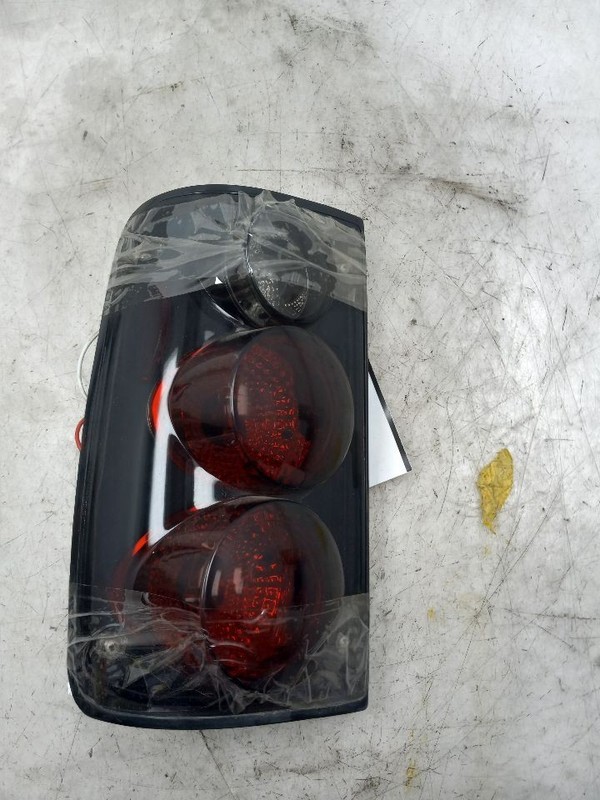 1990 TOYOTA PICKUP DRIVER LEFT TAIL LIGHT AFTER MARKET