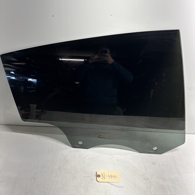2020-2022 Tesla Model Y Rear Passenger Side Door Window Glass Right 4743 S1