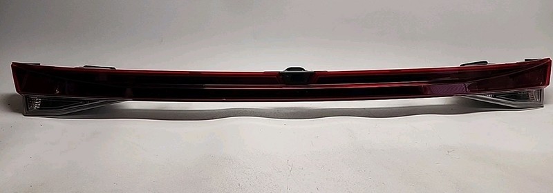 2021 2022 2023 Hyundai Elantra Tail Light OEM Halogen Trunk Liftgate Center